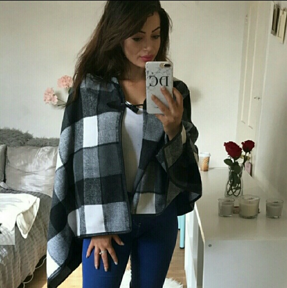 Jackets & Blazers - Buffalo check plaid hooded cape
